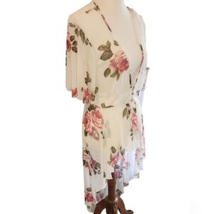 2 For $15. Haute Project Los Angeles Floral Kimono